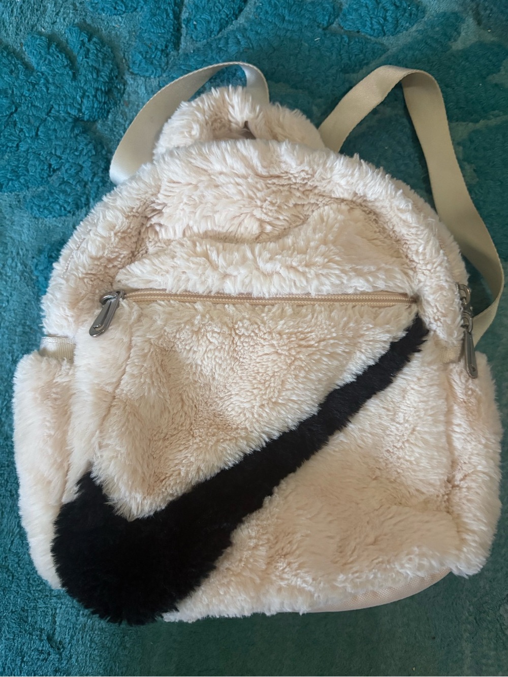 cNike Sportswear Futura 365 Faux Fur Mini Backpack